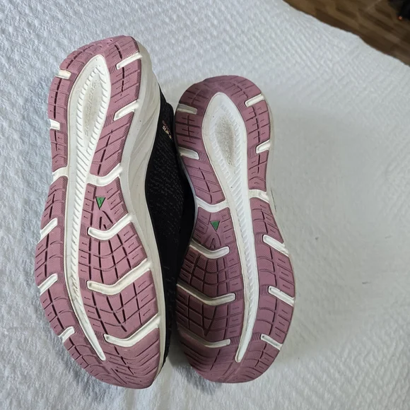 Skechers Women's Black Athletic Shoes - Picture 3 of 4